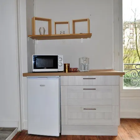 Charme Et Tranquillite, Dans Avec Piscine, L'aparte - Sejouraix Apartment