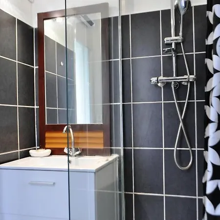 Charme Et Tranquillite, Dans Avec Piscine, L'aparte - Sejouraix * Aix-les-Bains