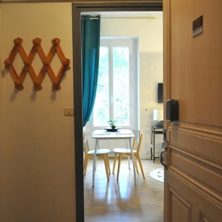 Charme Et Tranquillite, Dans Avec Piscine, L'aparte - Sejouraix Apartment